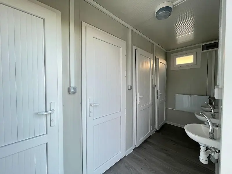 sanitary container, 6 x (toilet + sink) 240×600 sanitary container, 6 x (toilet + sink) 240×600